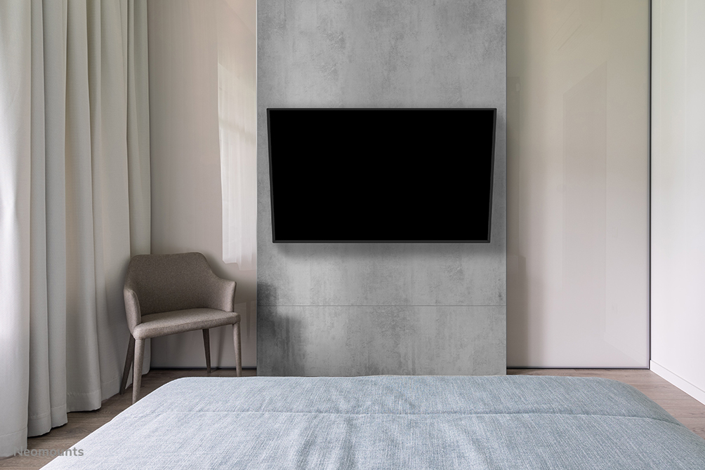 Neomounts WL40-550BL18 Soporte de pared para TV 43-75" - movimiento completo - fácil montaje